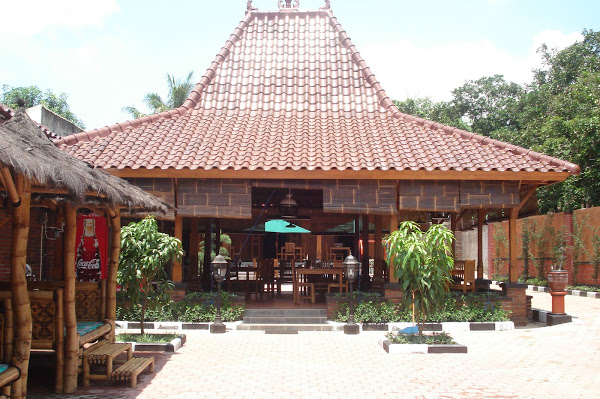 Rumah Makan Joglo  Kampoeng Doeloe Seputar Semarang