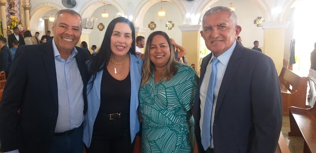 A convite de Gera Requião, Ludmilla Fiscina participa de missa da padroeira de Catu