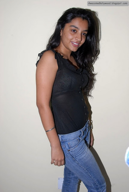 alisha jain hot photo shoot in tight jeans