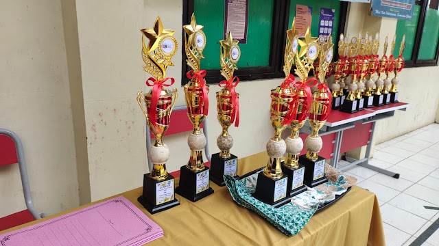 Siswa SDN Sawangan 01 Juara 1 Kriya Anyaman dan Gambar Bercerita