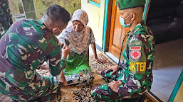 Wujudkan TNI Peduli Rakyat, Prajurit Kesehatan Kodam Siliwangi Lakukan Aksi Pengobatan Gratis Door to Door