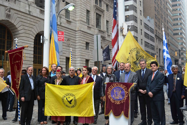 Ανήρτησαν την Ελληνική σημαία στην καρδιά της Νέα Υόρκης οι Πόντιοι της Διασποράς