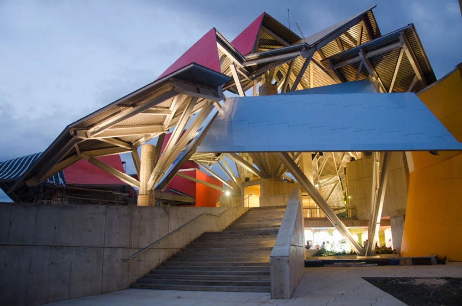 Amador Causeway, Panama, Panamá: Next Opening of Panama Biomuseo by Frank Gehry