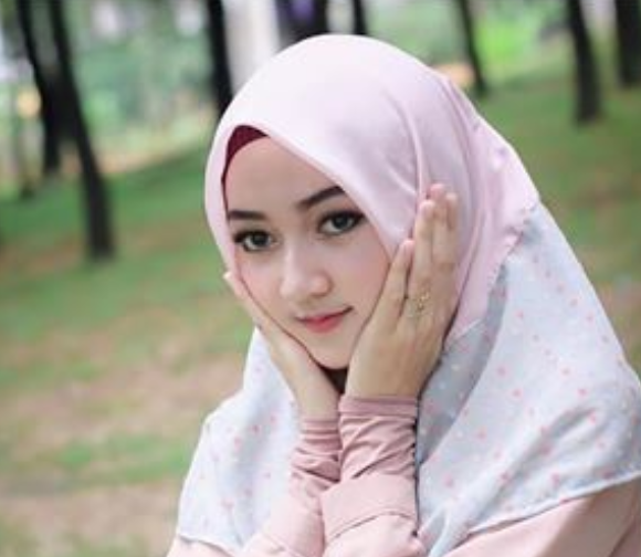 foto wanita cantik berhijab kartun