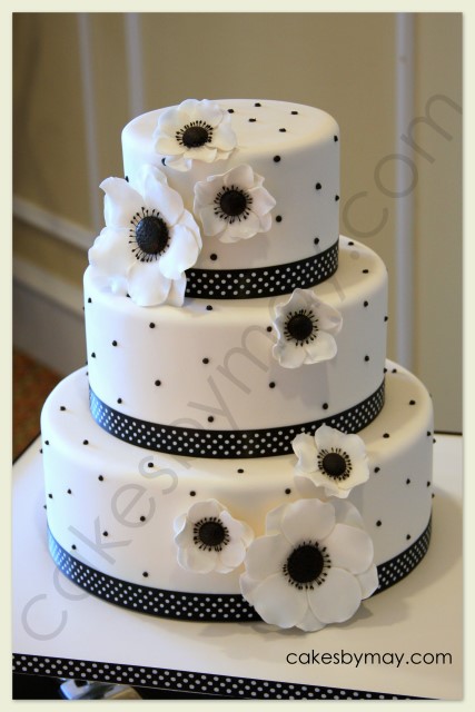 Elegant Black and White Wedding Cake This elegant white and black cake 