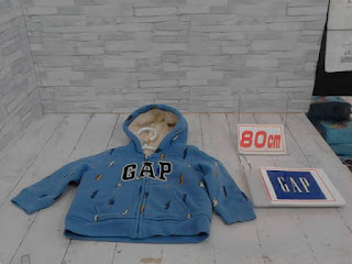 中古品　子供服　８０㎝　GAP　ライトブルー　ジップアップパーカー　３９８円