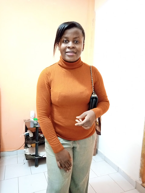 A Classic Old Money Outfit for Chilly Days: Dark Orange Turtle Neck and Olive Green Linen Trousers