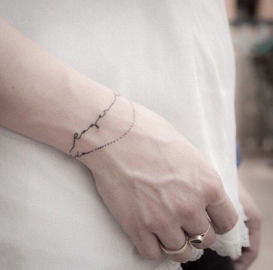 BRAÇADEIRAS DE TATUAGENS FEMININAS