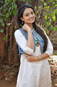 Nikitha Narayan new glam pics-thumbnail-23