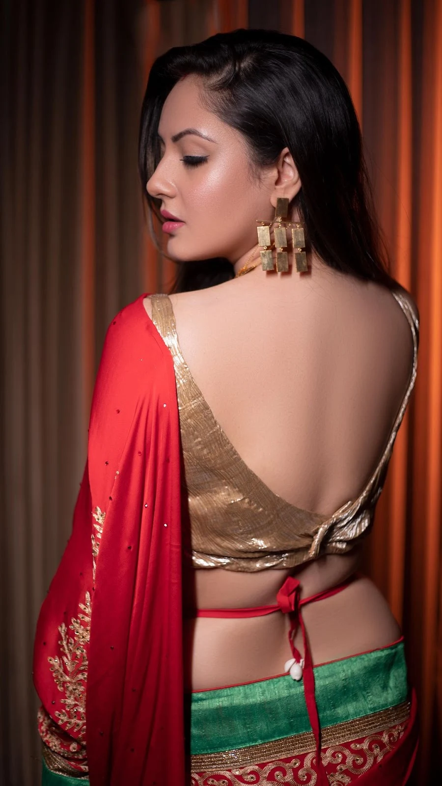 Puja Banerjee backless blouse red saree