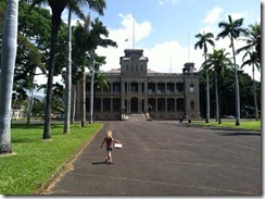 K outside Iolani Palace