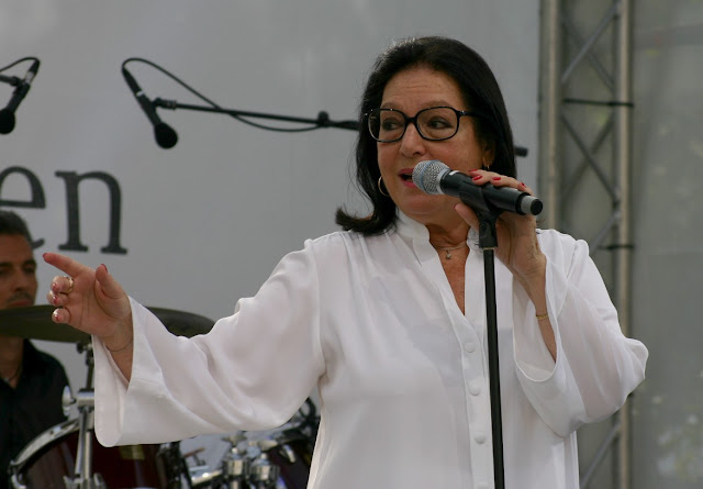 Nana_Mouskouri_2012_02