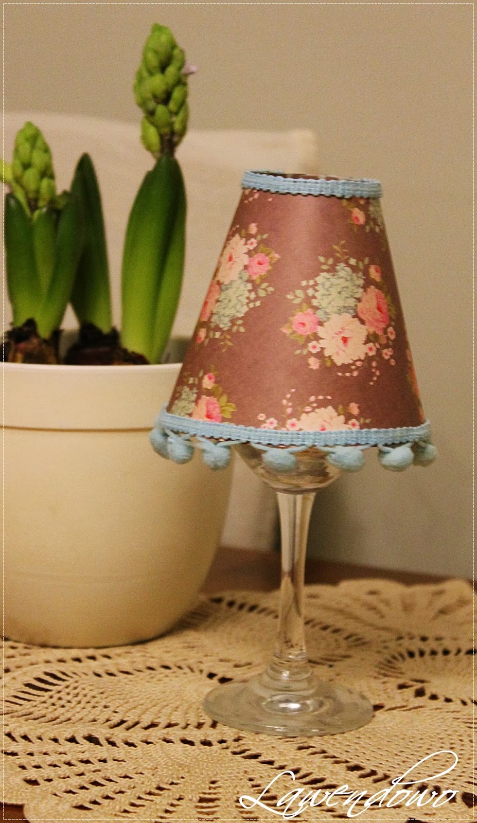 http://pomorskie-craftuje.blogspot.com/2014/01/papierki-inaczej-lampion.html