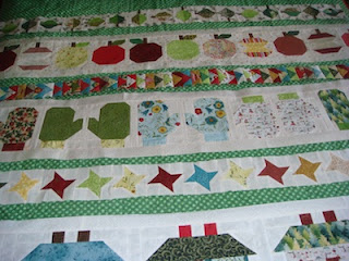 red, green, apples, mittens, houses, stars, leaf, flying geese