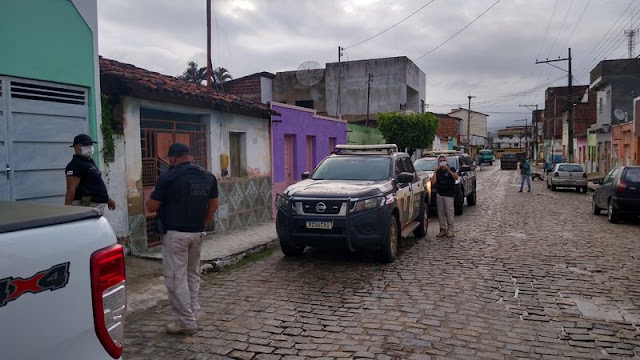 Homem que tentou estuprar mulher e ameaçou divulgar vídeos íntimos é preso