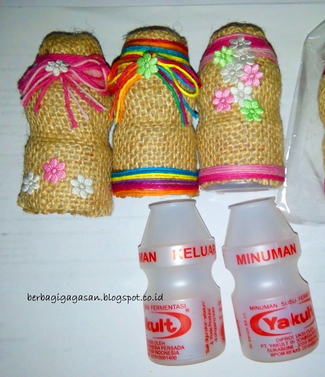 berbagi gagasan GALERI SOUVENIR BOTOL  YAKULT 