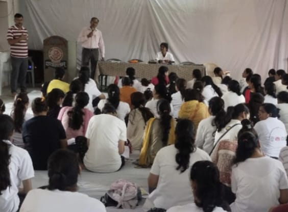 रानी लक्ष्मी बाई आत्मरक्षा कैंप में दी गई स्वास्थ्य संबंधी जानकारी  Health related information given in Rani Lakshmi Bai Self Defense Camp