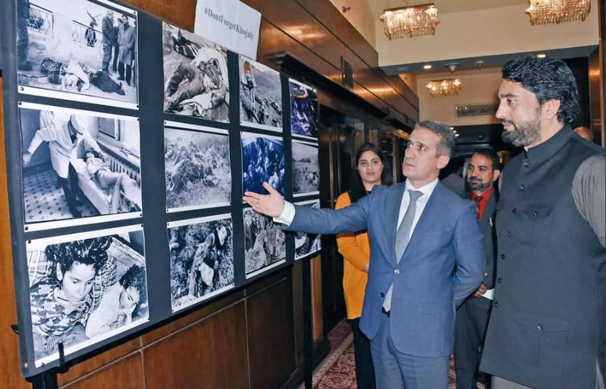 Azerbaijan ambassador Ali Alizada witnessing photographs during a seminar in Islamabad