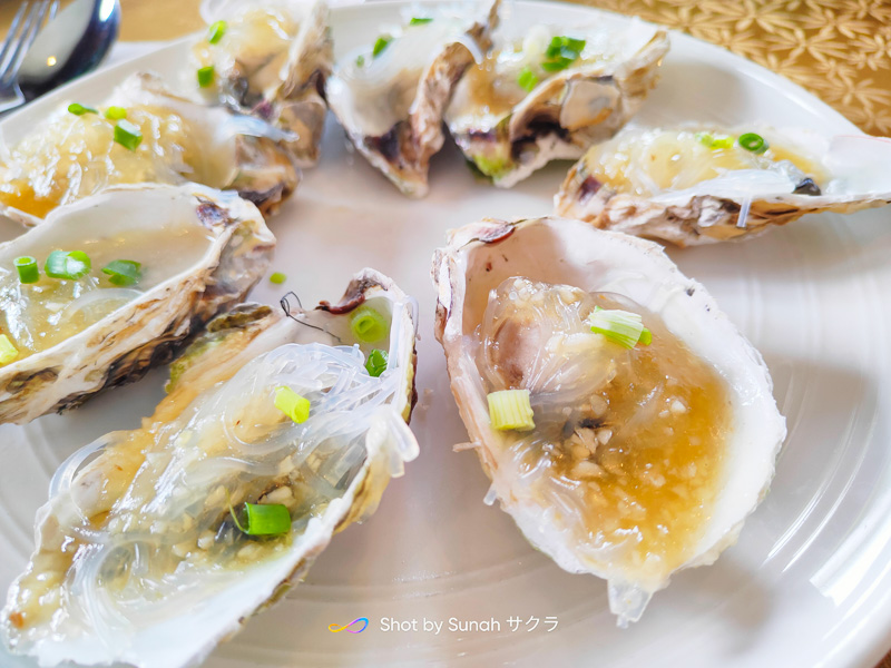 Steamed Oyster with Garlic Sauce