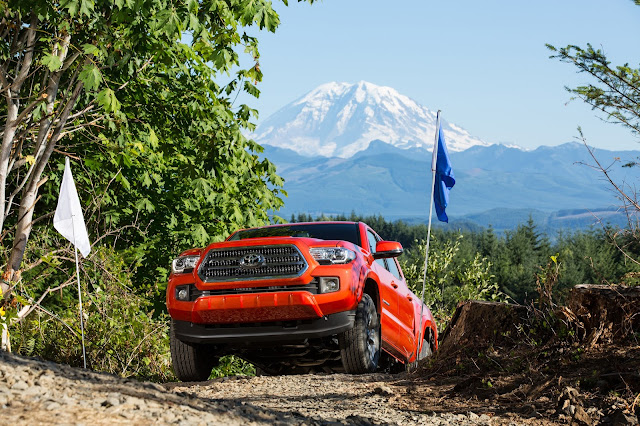 Front 3/4 view of 2016 Toyota Tacoma TRD Off Road 4X4 Double Cab