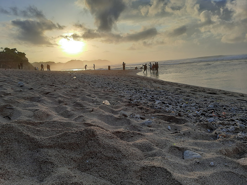 foto sunset di pantai sanglen gunungkidul jogja