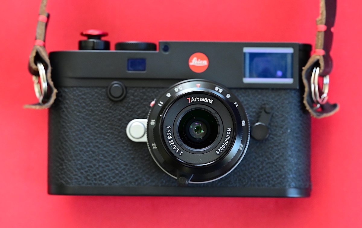 Камера Leica с объективом 7Artisans 28mm f/5.6