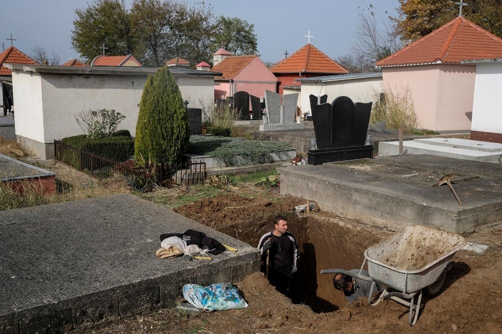 serbia-bungalow-cemeteries-7