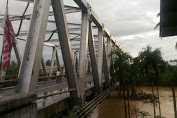 Jembatan Miring, Warga Diminta Hati-hati Melintasi Jembatan Kutablang Bireuen