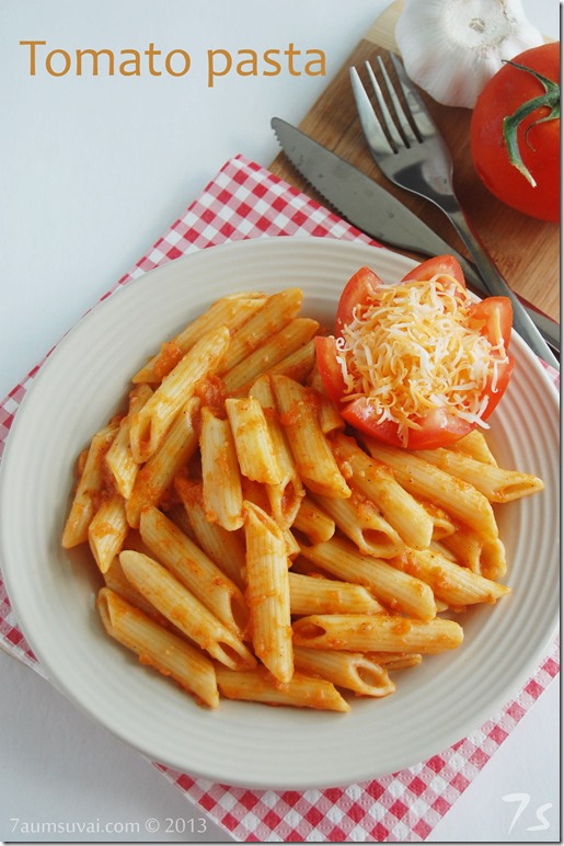 Penne pasta with tomato sauce