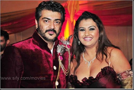 Sona strikes a pose with Thalai Ajith