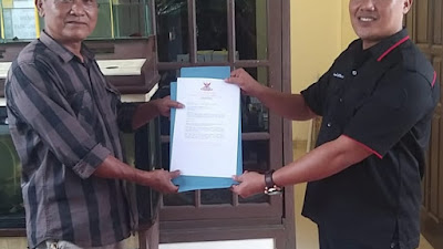 mandat ke Pengurus Dewan Pimpinan Cabang DPC GRIB Jaya Kabupaten Way Kanan di  Kediaman Ketua DPD GRIB Dendi Albar. S.H