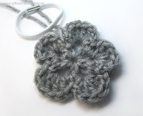 easy crochet flower free pattern