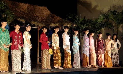 Fashion show: Kartini in Kebaya Fashion Show