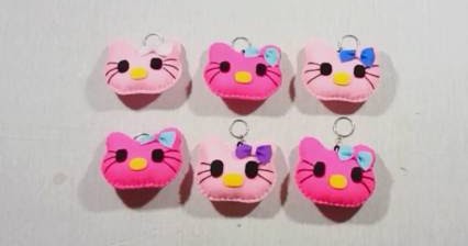 Cara Membuat Gantungan Kunci Hello  Kitty  dari  Kain  Flanel  