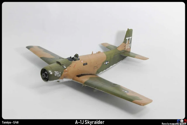 Décalcomanies du A-1J Skyraider de Tamiya au 1/48.