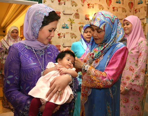 LiFe Is UnPrEdiCtaBle: Sultan Brunei Ceraikan Azrinaz ...