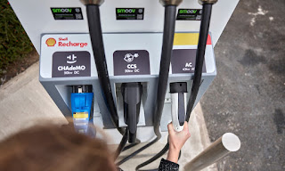 Shell Recharge points will cost a discounted 25p per kilowatt hour of power until June next year, when the price will revert to its normal level of 49p per kWh. (Photograph Credit: Ed Robinson/Shell) Click to Enlarge.