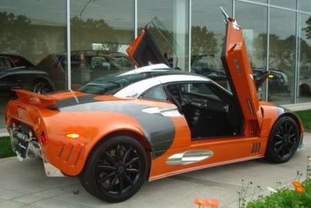 Side View With Interior Design of The Door Spyker C8 Laviolette LM85