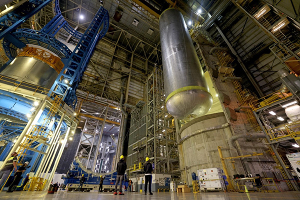 With both elements structurally complete, the liquid oxygen tank and liquid hydrogen tank for the Space Launch System's Artemis 3 rocket are ready for additional outfitting at NASA's Michoud Assembly Facility in New Orleans, Louisiana.