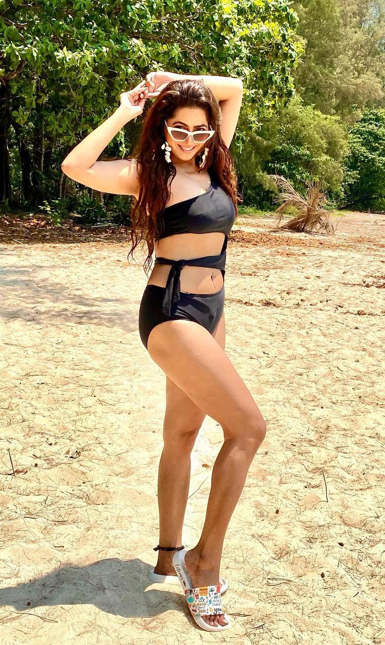 Ridhiema Tiwari black swimsuit navel piercing tv actress