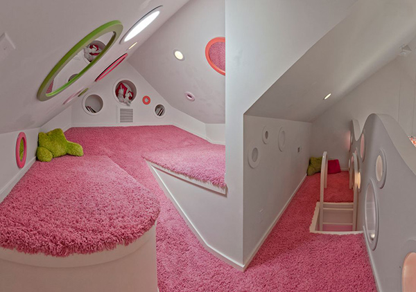 unique bedroom remdoel based on UFO spaceship