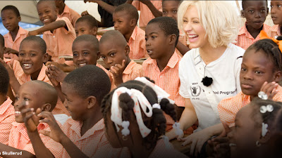 VIDEO: Christina Aguilera apoya una campaña en favor de niños con hambre