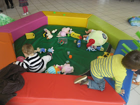 RAM Relais assistantes maternelles activités enfant peinture marbrée