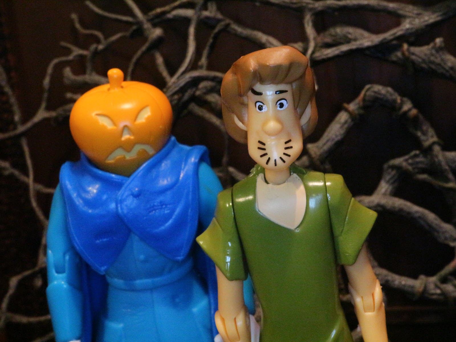 Action Figure Barbecue Re Halloween Special Shaggy And The Headless Horseman From Scooby Doo 50 Years By Character Options - headless horseman roblox head