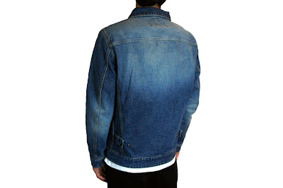 PUBLIC IMAGE（パブリックイメージ）Denim Jacket Indigoを着用したバックショットの写真