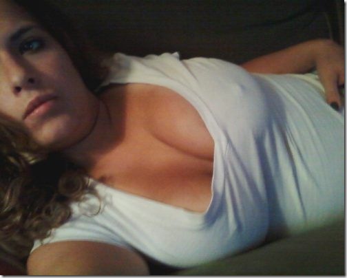 sexy-girls-cleavage-caught-8