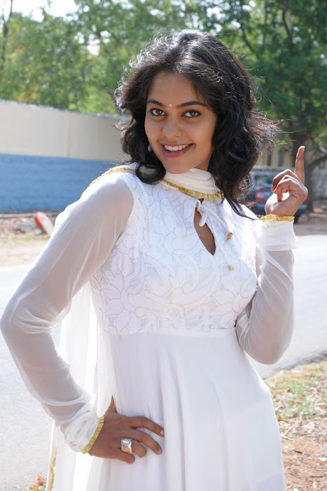 bindumadhavi actress pics