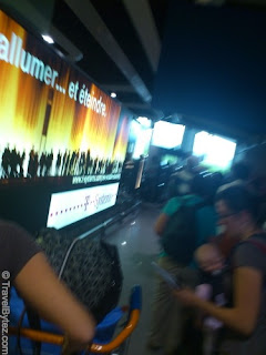 Queue to check-in for Singapore Airlines Counter