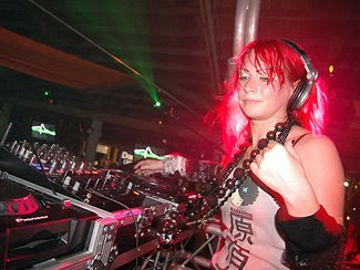 idegue-network.blogspot.com - 10 DJ Wanita Terseksi di Dunia