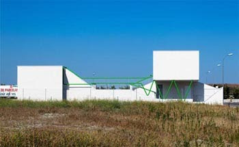 MODEL DESIGN SPAIN- HOUSE WITHOUT CONTEXT CASA SYNTES BUILT ON AN ISOLATED